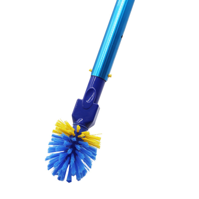 Une brosse propre en plastique à poignée longue de haute qualité pour piscine